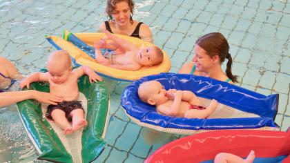Ouder- en babyzwemmen, Baby, Zwembad De Hout, Alkmaar, Noord-Holland, Ouders, Vader, Moeder